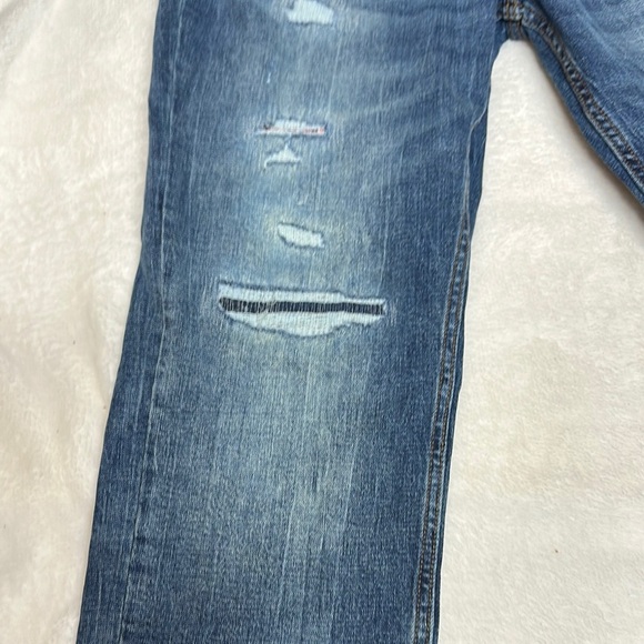 Old Navy Blue Slim Straight Jeans with Distressed Details 32x32 - Picture 10 of 10